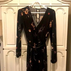 Jumpsuit! Gentle floral design and POCKETS!